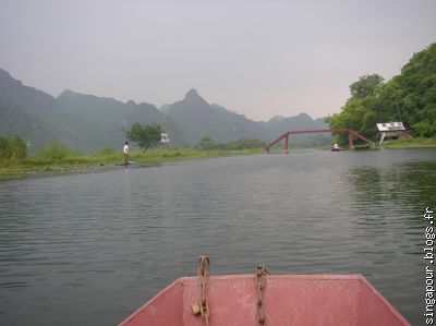 barque pour parvnir à la pagode
